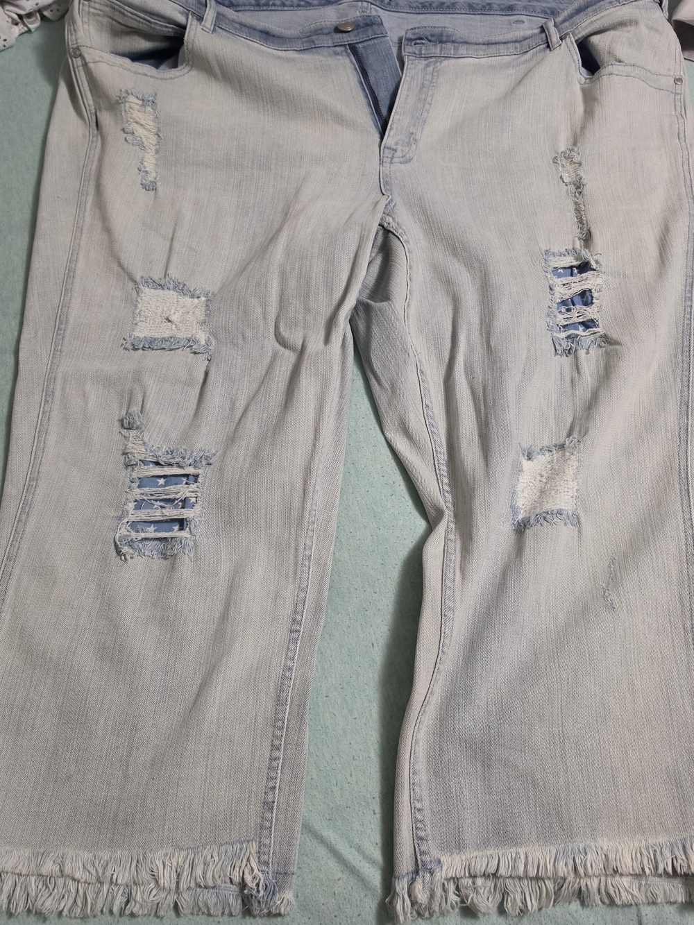 Denim 24/7 Light Blue Distressed Cropped Jeans